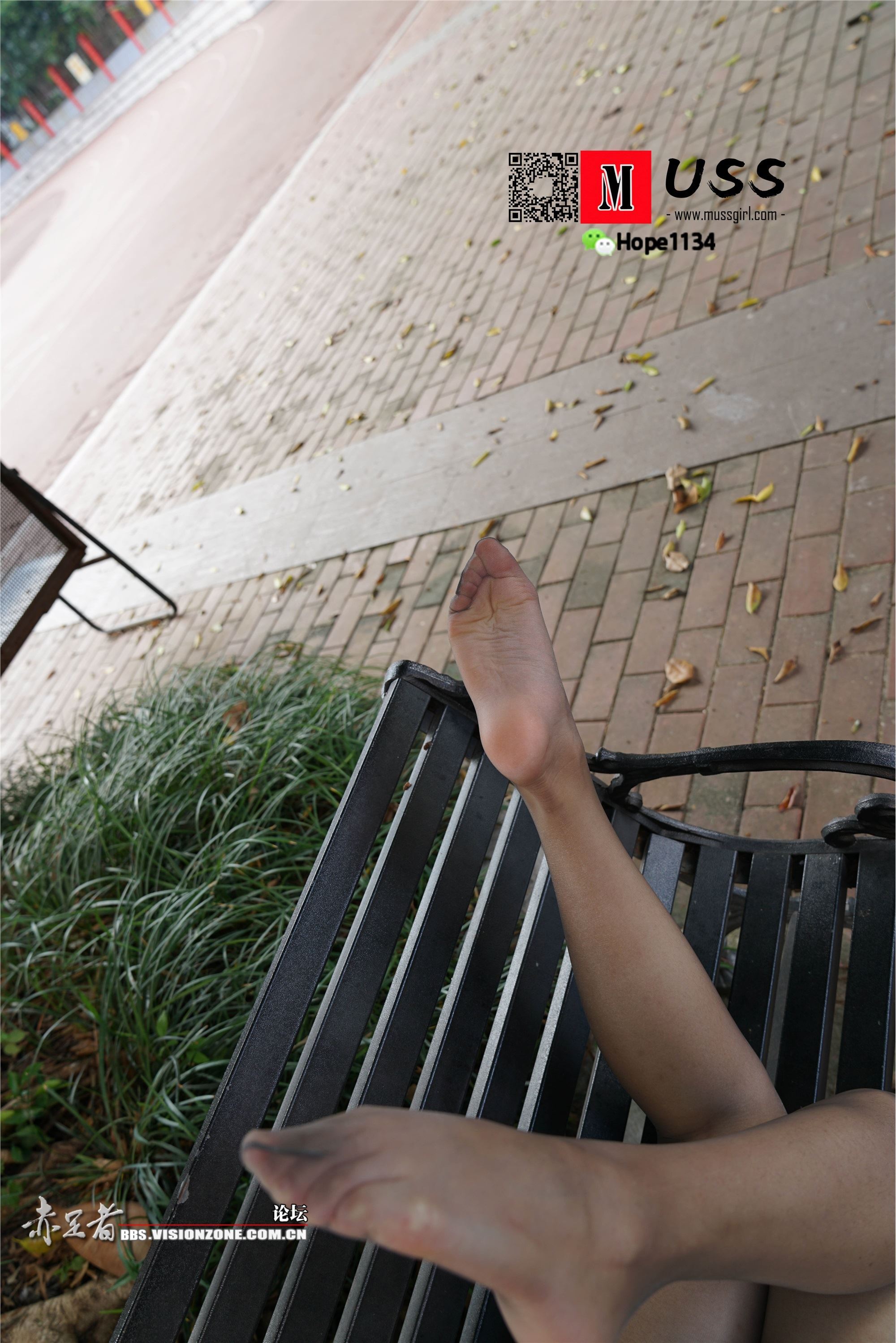 MussGirl慕丝女郎  NO.072 蒙古族舞蹈美少女嫩足灰丝公园写真